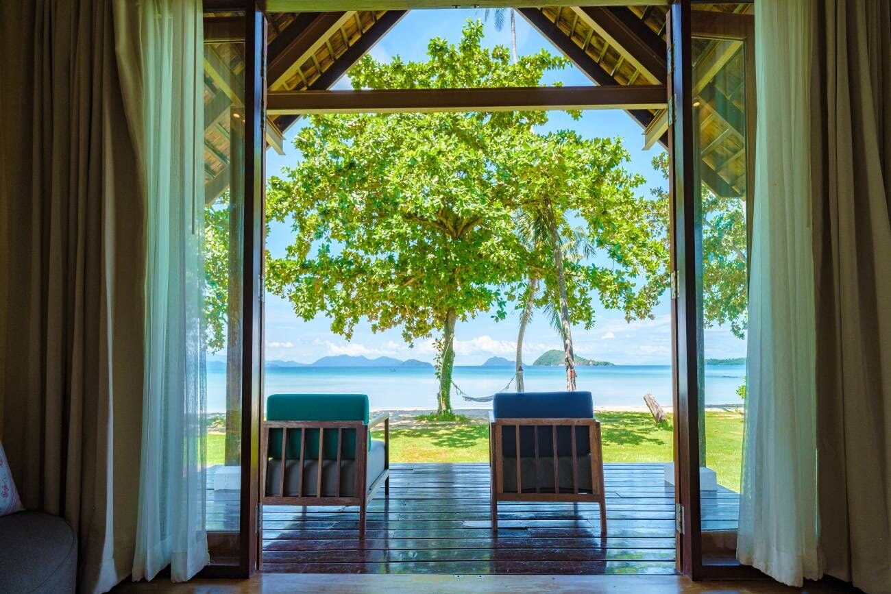 Budget-Friendly Koh Samet Hotels for Your Next Vacation 2 Koh Mak, Thailand, features a luxurious bungalow lodge offering breathtaking views of the tropical ocean.