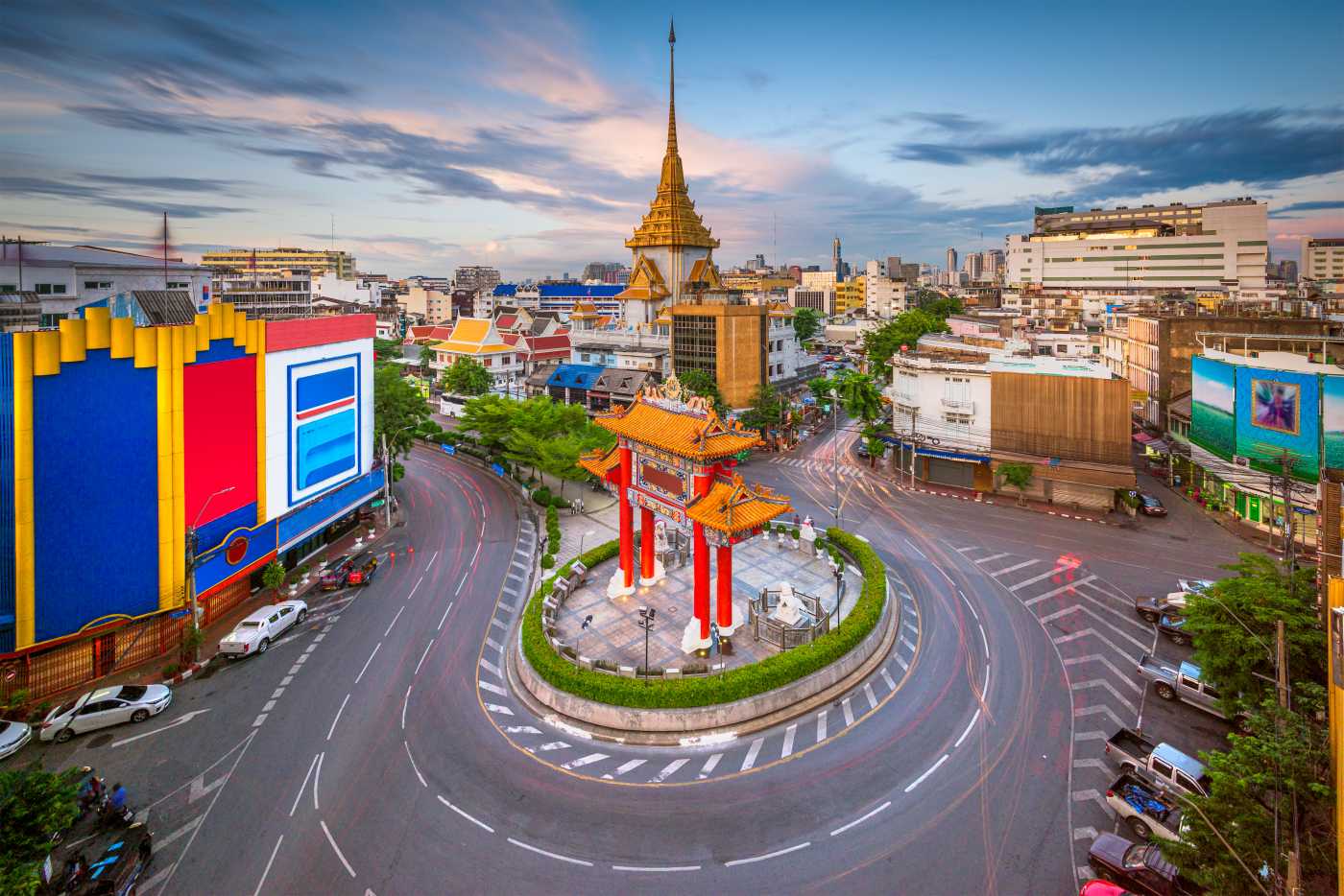 Vibrant image depicting the bustling atmosphere and rich cultural diversity of Chinatown in Bangkok