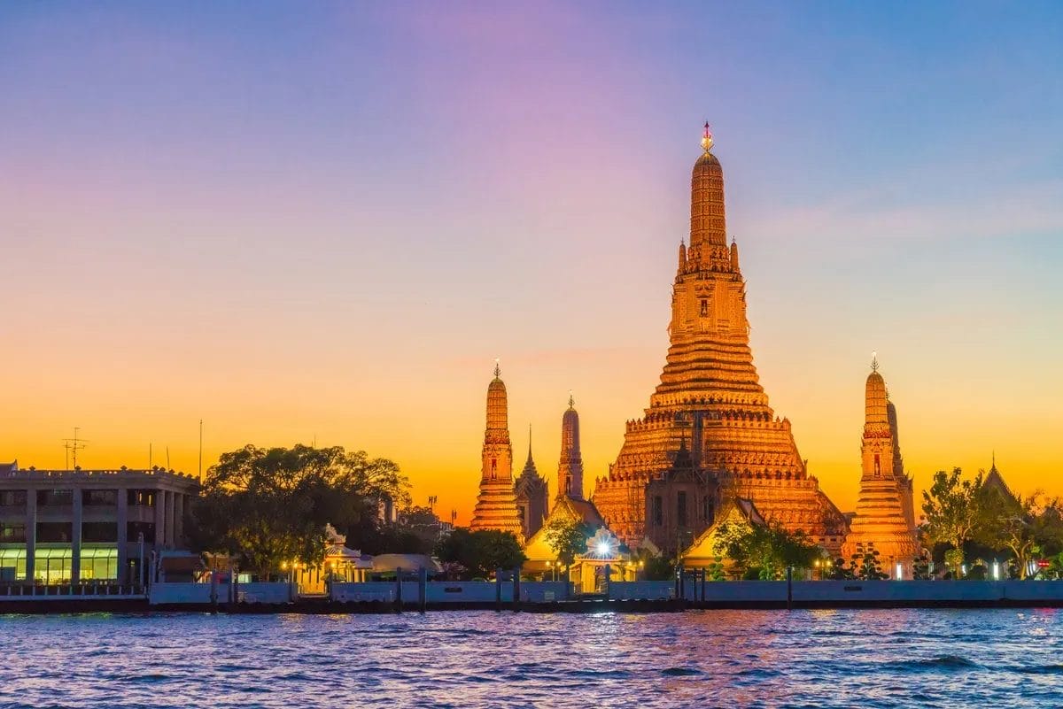 Discover the Spiritual Heart of Thailand: A Comprehensive Guide to the Temples of Bangkok 5 Wat Arun's majestic structure reflects the fading sunlight, showcasing its beauty at dusk in Bangkok, Thailand